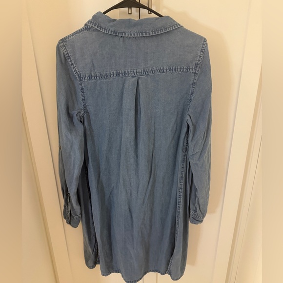 Liz Lange Maternity Blue Button Down Shirt - Picture 2 of 2